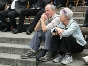 653499_couple_lisen_music.jpg